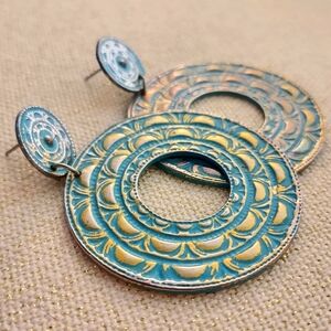 Vintage Y2K Xhilaration metallic patina teal blue Aztec circle post earrings